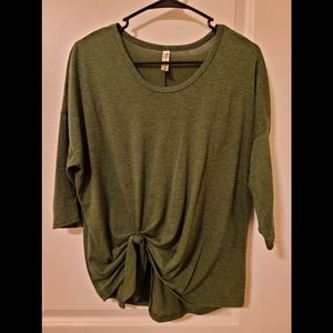 Green 3/4 sleeve blouse